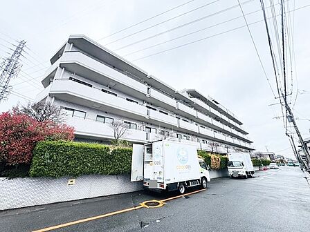 最近リフォーム完成したばかりで、室内大変綺麗でございます。 新しく生まれ変わった室内を是非現地でご見学ください。