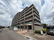 車通りの少ない閑静な住宅地、のびのびした子育てに適します。 