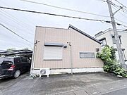 閑静な住宅街に馴染む、落ち着いた佇まいと洗練された外観が日々の暮らしに穏やかな安らぎをもたらします。