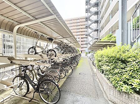 整然と管理された共用エリアは、日々の暮らしに調和と安心感をもたらしてくれます。