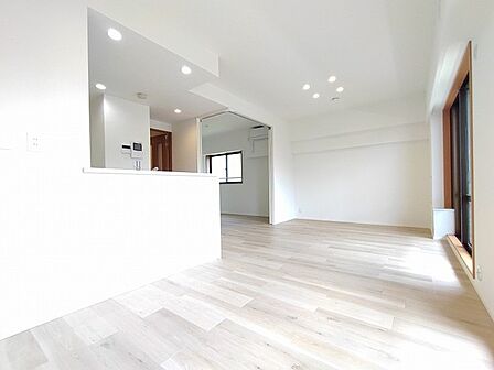 住まう人の個性を引き立てる、清らかで洗練された余白のある空間が心地よい安らぎの時間を演出します。