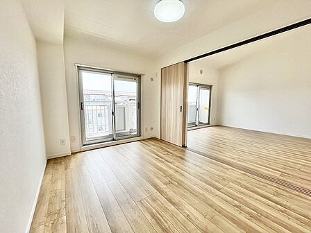 開放的な空間が広がり、心地よい統一感に包まれた穏やかな時間をお過ごしいただける住まいです。