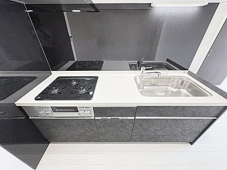 洗練された色調でまとめられた空間が日々の調理時間を心地よいひとときへと導きます