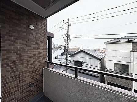 穏やかな住宅街の景色を眺めながら静かな時間を過ごせる心地よい空間