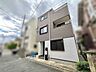 外観：落ち着いた色合いの外観が街並みに調和する、心地よい佇まいが魅力的です。