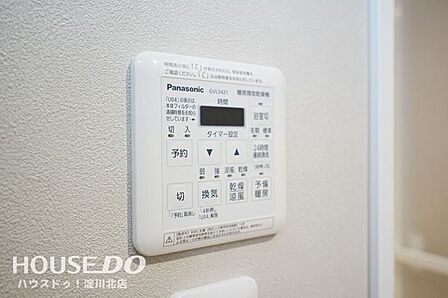 ■■本日内覧可能■■お湯張りから追炊きまでスイッチひとつで簡単に操作できるオートバス。浴室暖房乾燥機能付きで雨の日や冬のお洗濯はもちろん、花粉やPM2.5の気になる季節にも嬉しい機能がついています♪
