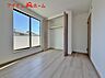 洋室：B号棟 広々とした居住空間は日々の暮らしを彩り、 心のやすらぎと満足感を与えてくれます。