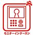 その他：テレビモニターインターホン 奥様やお子さんのみの在宅も安心。ボタンひとつで通話が可能です。 突然の来訪も時間帯に関係なく鮮明な画像で確認することが出来ます。