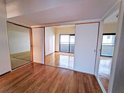3部屋が南に面しているので明るいLDK