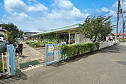平塚市立ひばり幼稚園まで約275m