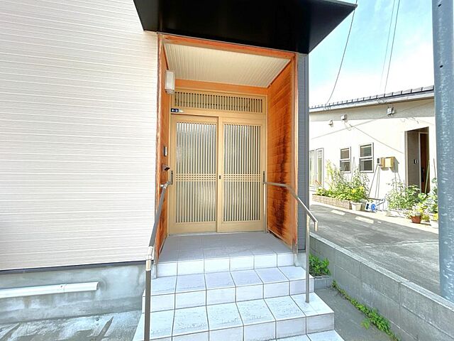 玄関 小矢部市石動町6-3