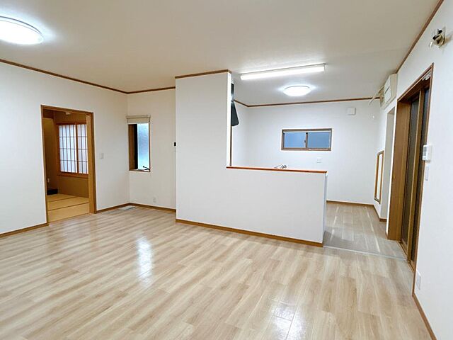 リビング/ダイニング 小矢部市石動町6-3