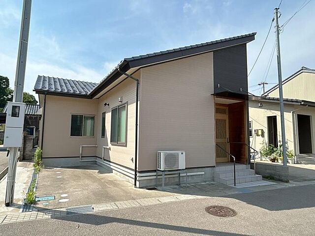 リビング/ダイニング 小矢部市石動町6-3