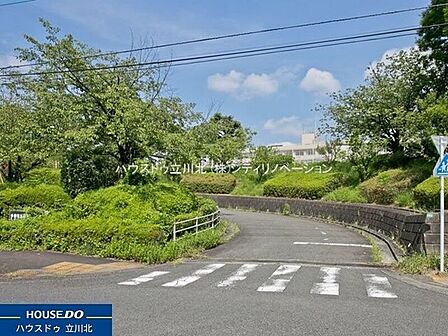 多摩市立西落合小学校 300m