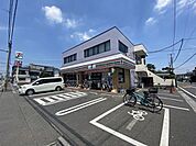 セブン-イレブン 浦和常盤店 徒歩9分。 650m