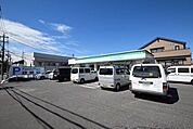 ファミリーマートさいたま指扇店 徒歩9分。コンビニ 690m
