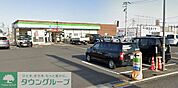 ファミリーマート越谷南荻島北店 徒歩7分。 550m