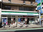 ファミリーマート徒歩3分