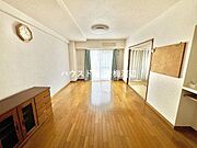 隣接した洋室と和室の扉をオープンにしておくと圧迫感もあまり感じません。