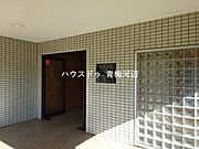 清潔に保たれたエントランス。お掃除も行き届いております。