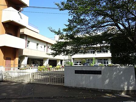 青梅市立霞台中学校教育目標健全な人間の育成を目指して〇 自分も人も大切にしよう　〇 心もからだも鍛えよう〇 自ら学んでいこう 1520m