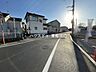その他：【南東側 前面道路】幅員約6.4mの前面道路です。道路幅にゆとりがあるので、車種を選びません。大きめの車を乗りたい方にもオススメです。