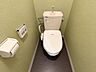 トイレ：トイレ：優しいグリーンを基調としたシンプルな壁紙のトイレになります。※一部CG家具消し加工処理をしています。