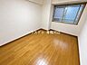 洋室：6帖洋室：小さめのお部屋ですが収納がついているのでお部屋広くお使い頂けます。※一部CG家具消し加工処理をしています。