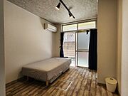ハイサッシ採用、明るいお部屋　エアコン付き　