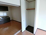 洋間クローゼット収納