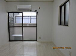 コスモハイツ 101 1階ワンルームのリビング/ダイニング