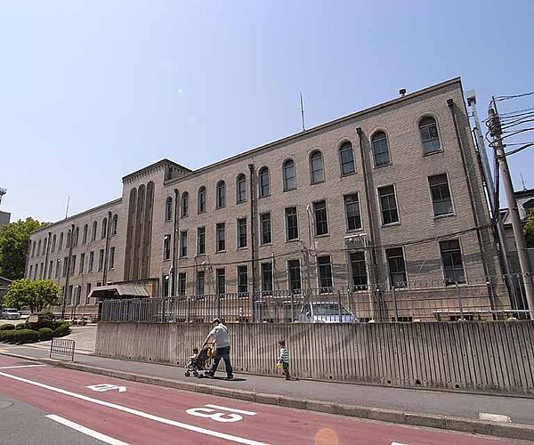 画像25:京都府警察本部まで894m 京都府警の中心。京都府警本部です。