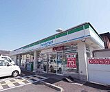ファミリーマート　東大路山端店まで200m 東大路通沿いで、広々した駐車場もあります。