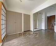 別方向から見たダイニングキッチンです。