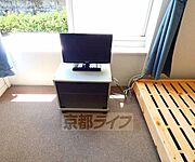 ＴＶ、ベット、机もあります。