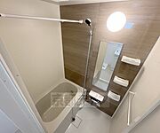 鏡の付いたお風呂です