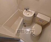 ユニットバスでシンプルかつお手入れしやすいお風呂です。