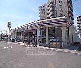 セブンイレブン天神川三条店まで321m 三条通り沿いにございます。駐車場も広々で、右京区役所の南側です。