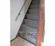 手すりの付いた階段です