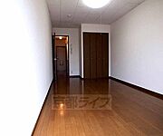 非常に奥行きのある室内です・