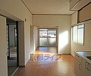 日差しが入り明るいお部屋です・