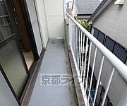 明るいバルコニーです。