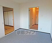 カーペットの洋室です。