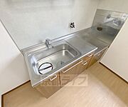 広いシンクの洗い物しやすいキッチンです。