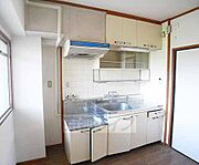 部屋の割りに大きいキッチン