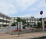 平野小学校まで959m