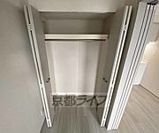 洋服や日用品などが収納できます。