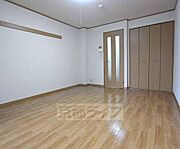 広々とした部屋です。