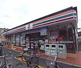 セブンイレブン京都太秦蚕ノ社店まで136m 右京区役所の直ぐ南西にございます。