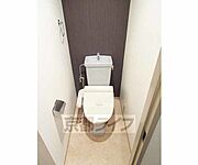 ウォシュレットつきの綺麗なトイレです